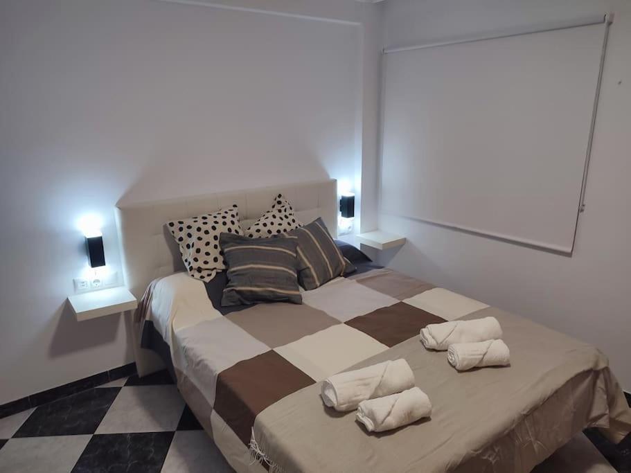 Apartamento En Playa Carvajal ฟูเอนฮิโรลา ภายนอก รูปภาพ