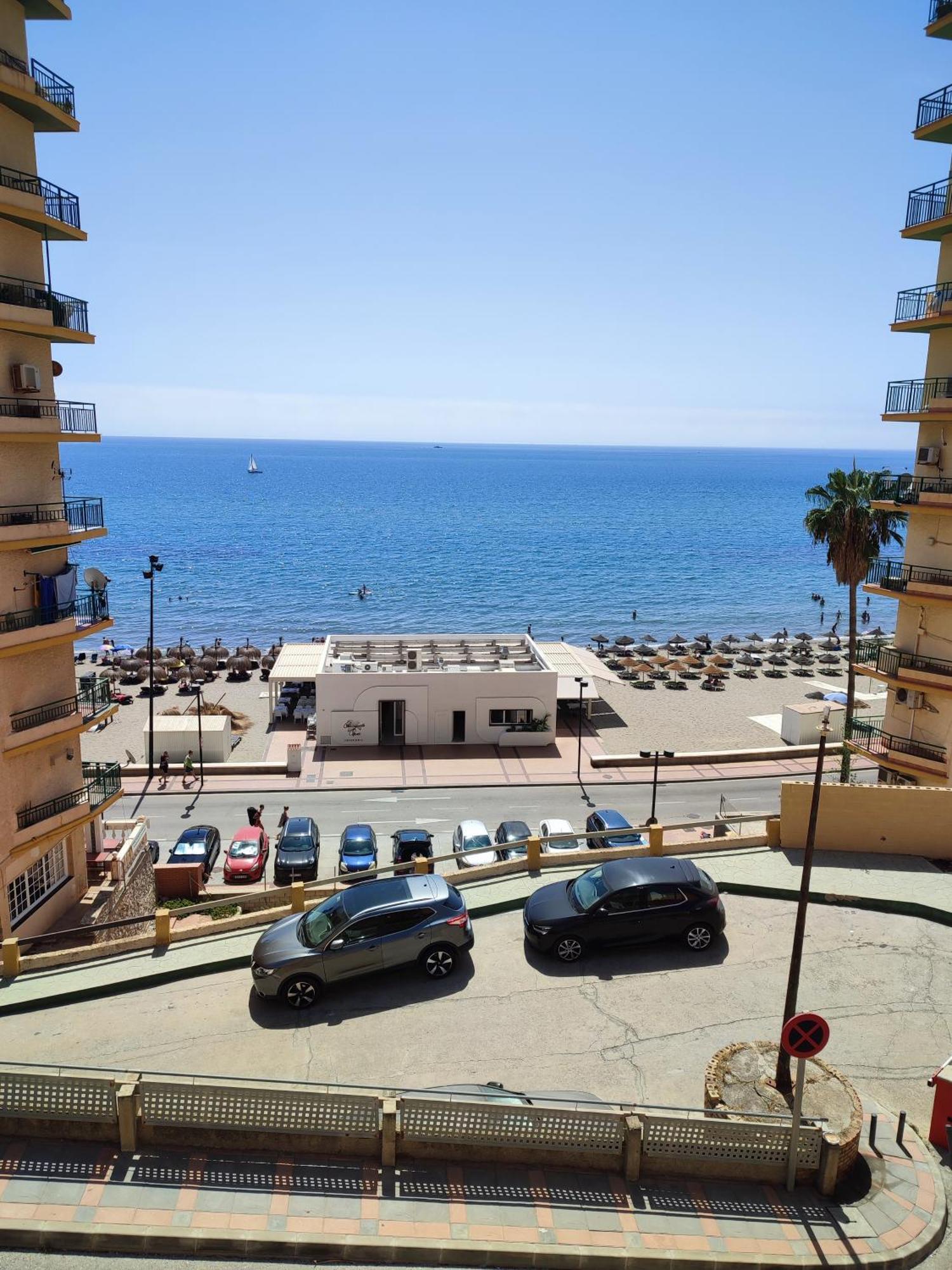 Apartamento En Playa Carvajal ฟูเอนฮิโรลา ภายนอก รูปภาพ